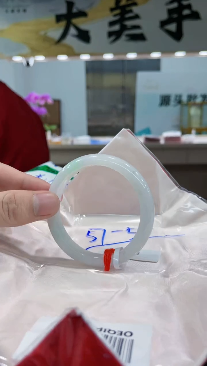 【闪购商品】翡翠手镯未镶嵌手镯