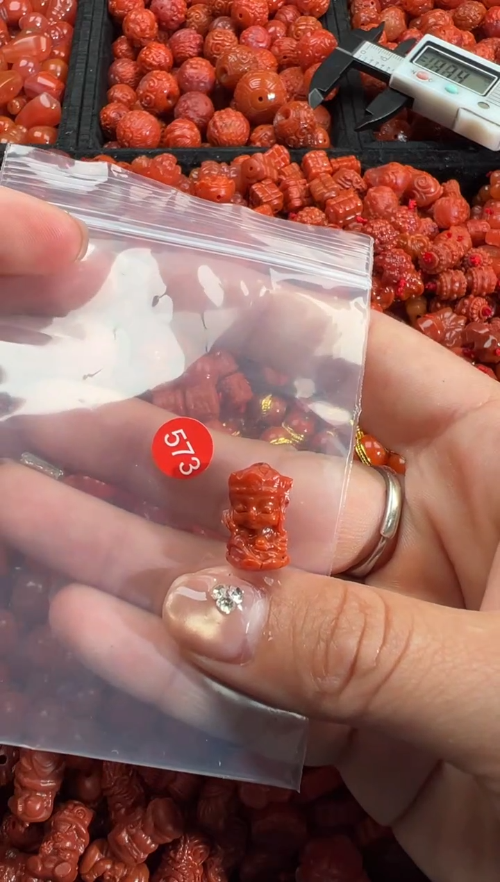 【闪购商品】南红玛瑙未镶嵌颈饰1