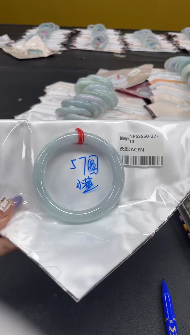 未镶嵌手镯翡翠翡翠手镯