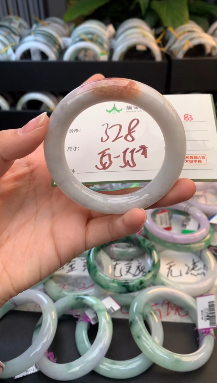 未镶嵌定制翡翠毛货需精细抛光+多人