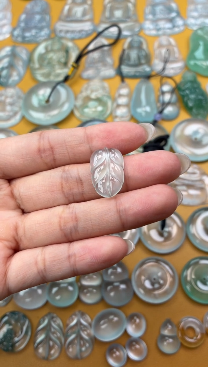 吊坠(不含链)未镶嵌翡翠4 叶子 21 13.3 3.6