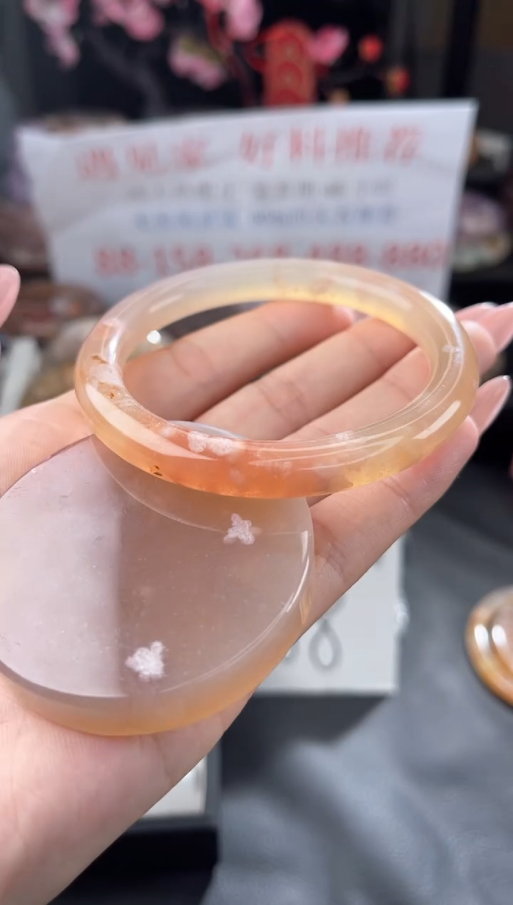 【闪购商品】石英质玉手镯未镶嵌57