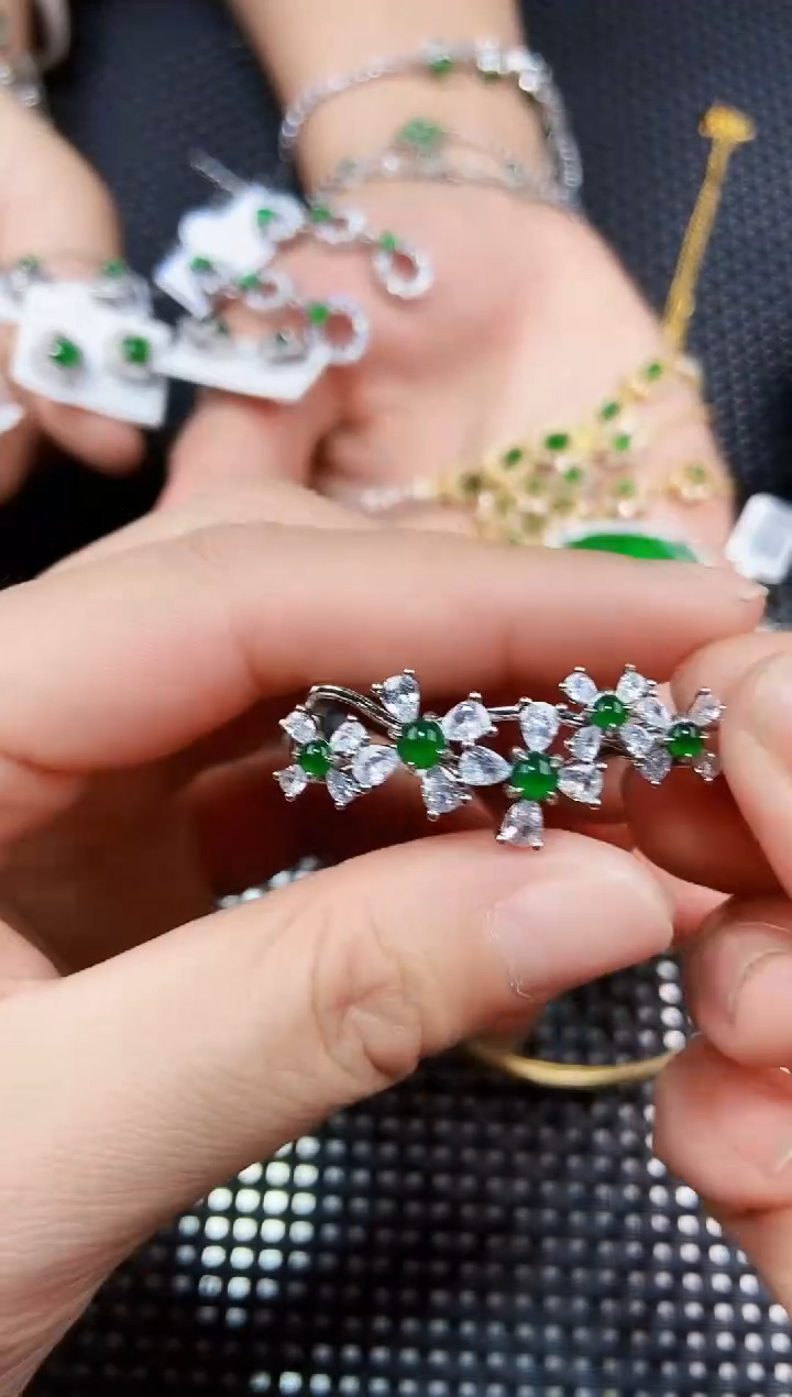 【闪购商品】翡翠吊坠(不含链)未镶嵌111111111