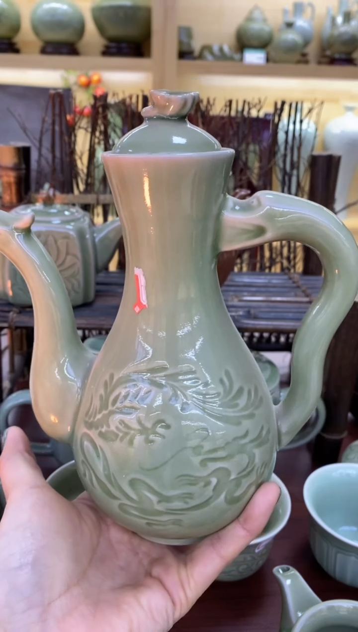 【闪购商品】021523微瑕青釉龙凤呈祥酒壶