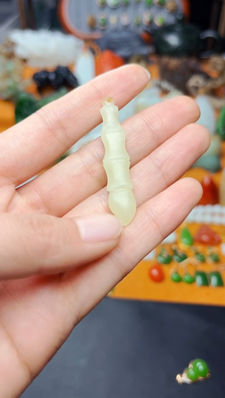 【闪购商品】和田玉颈饰未镶嵌毛笔