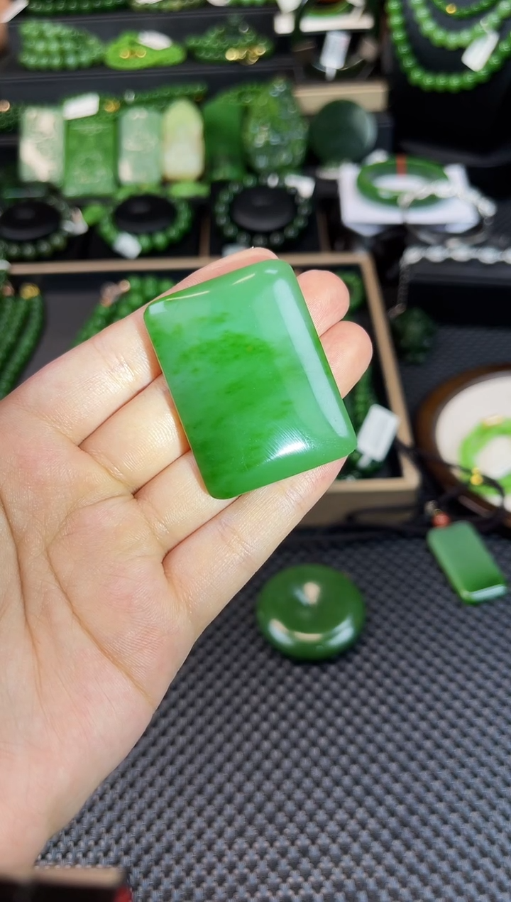 【闪购商品】和田玉（碧玉）吊坠未镶嵌LH052俄7白+绿无事牌