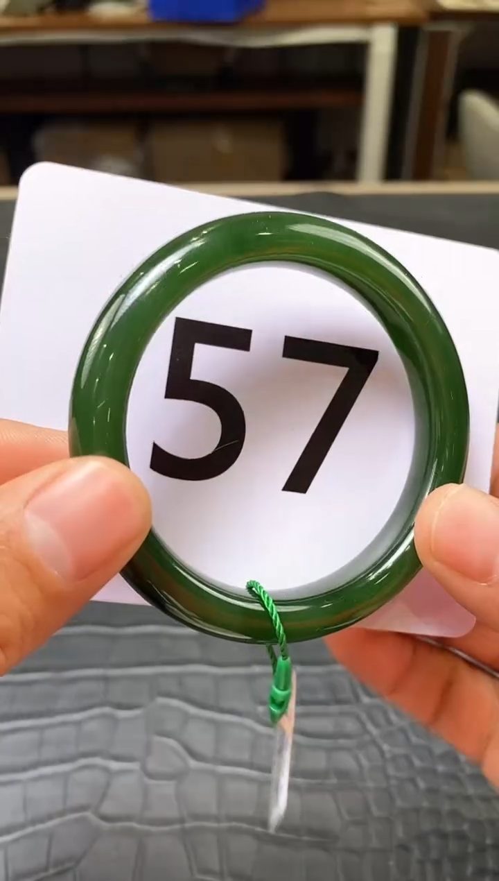 【闪购商品】和田玉碧玉手镯未镶嵌一个