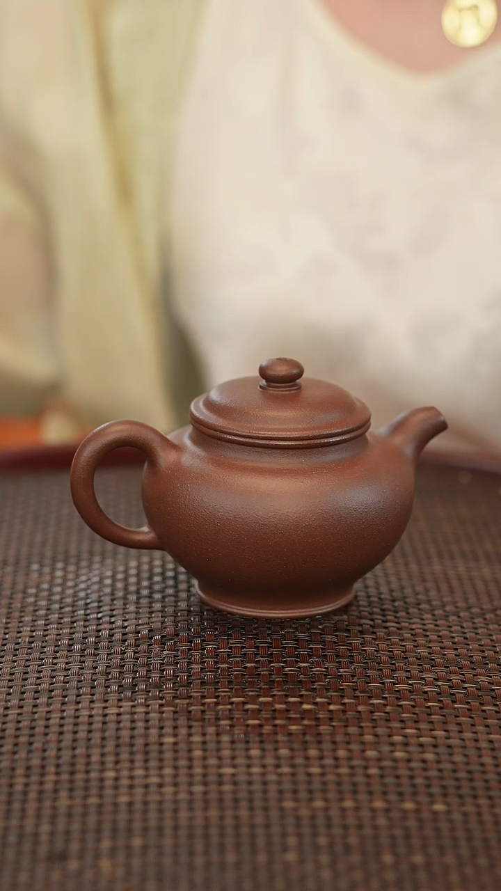 茶壶紫砂掇只壶型 紫泥泥料 18目 半手工精工 微瑕点：盖墙裂 175c
