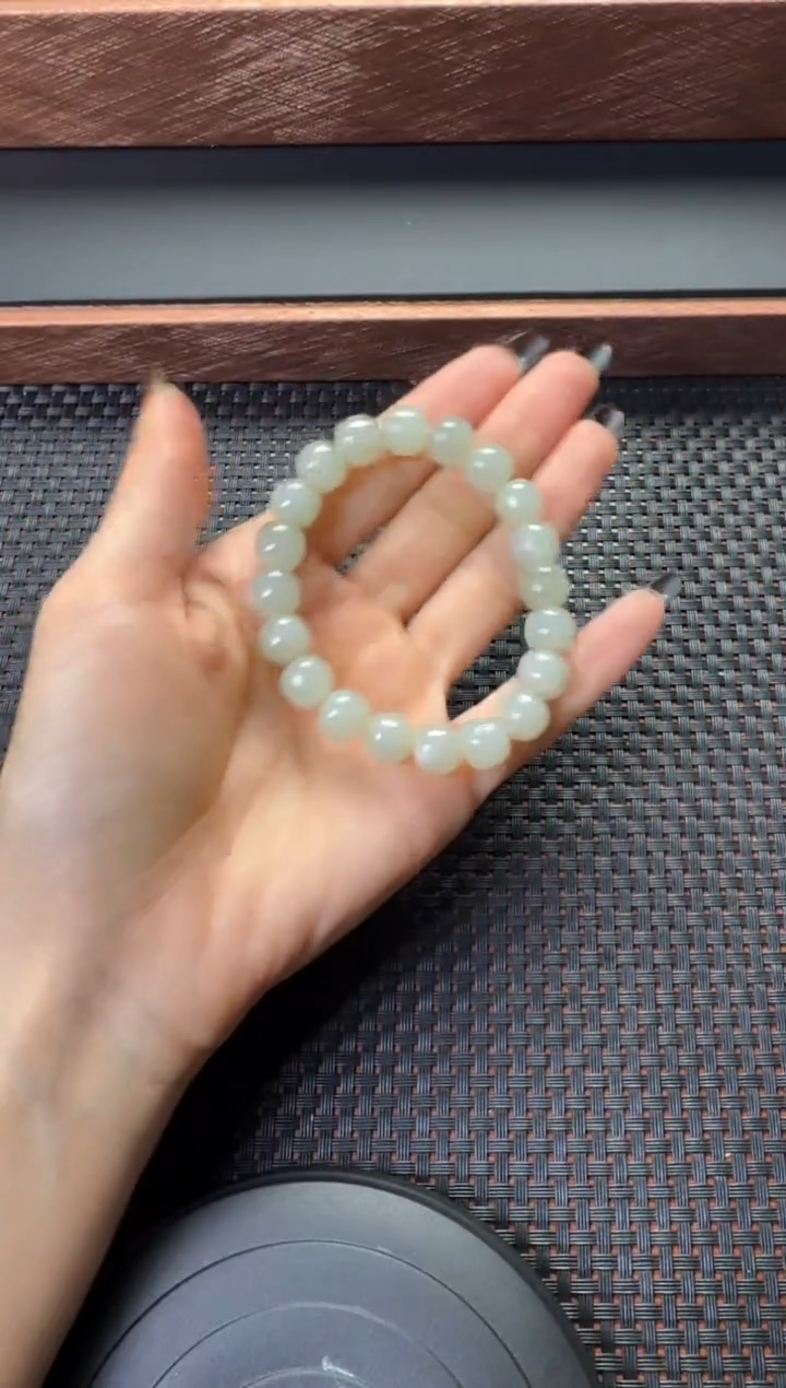 未镶嵌手串和田玉且末近矿老型珠卡9*10手串