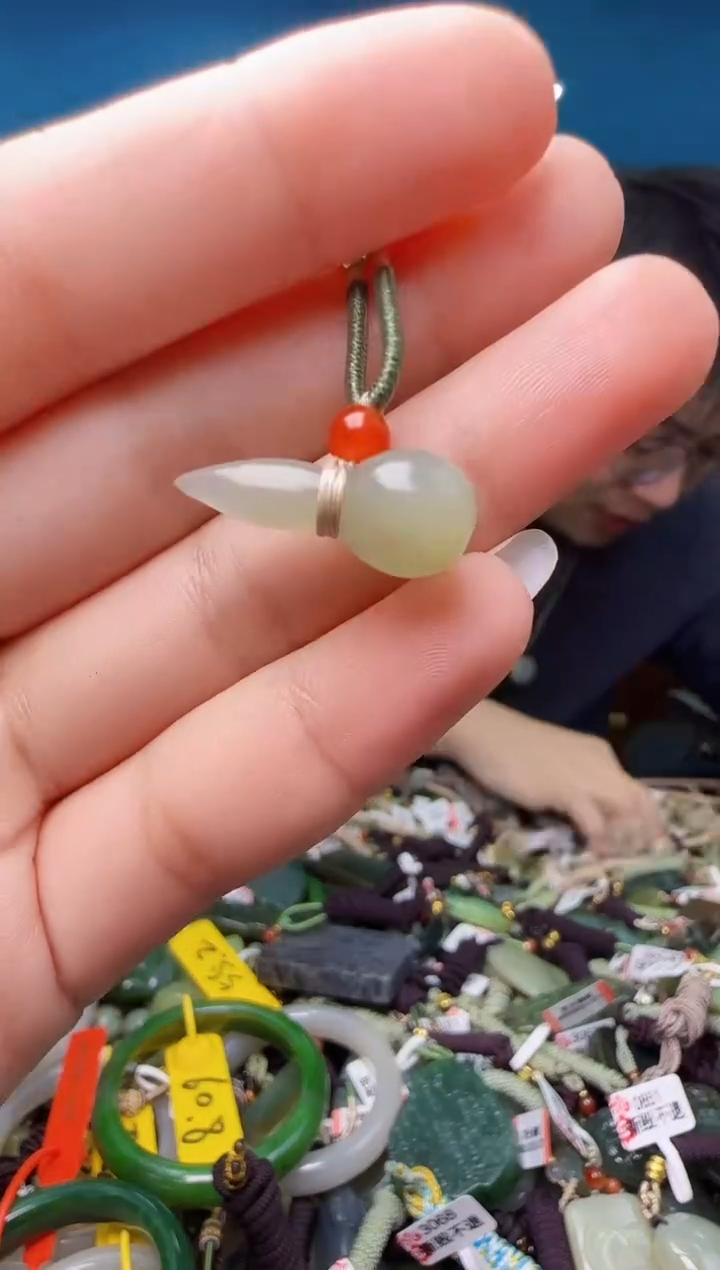 颈饰未镶嵌和田玉1