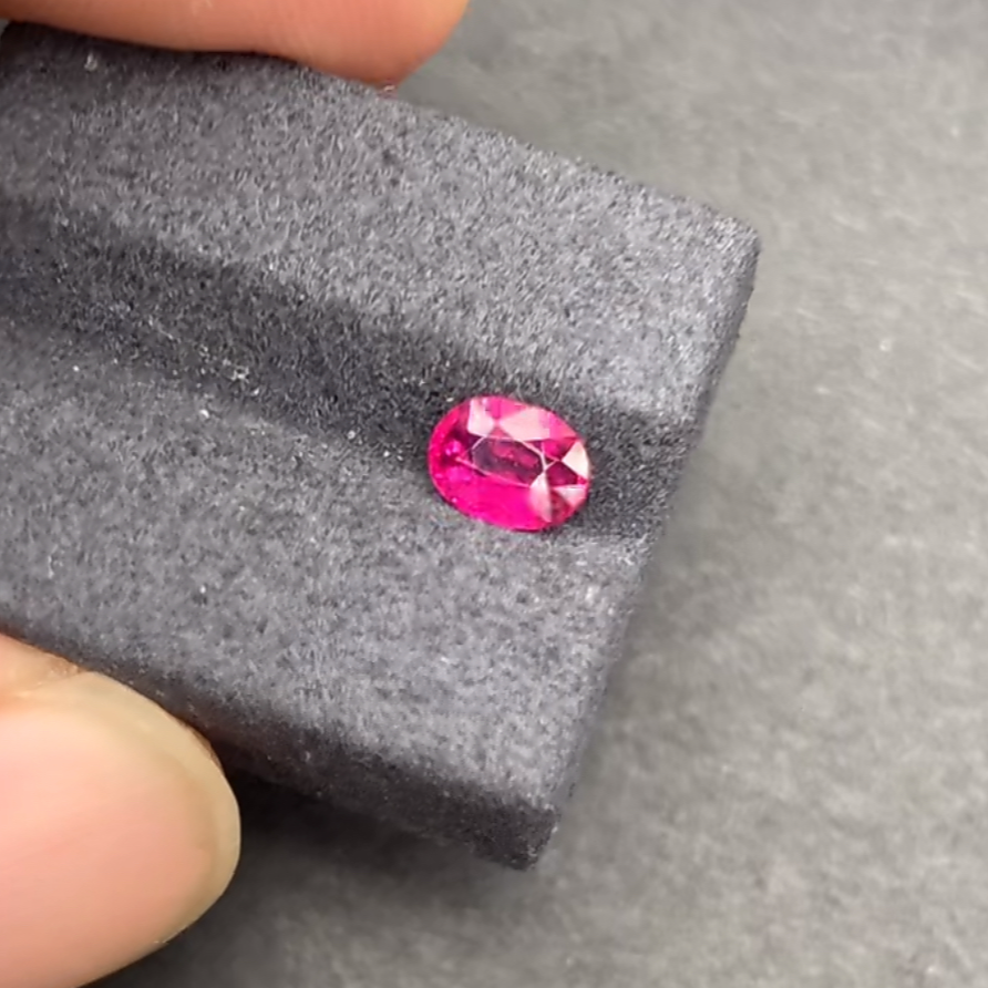 50分红色碧玺裸石