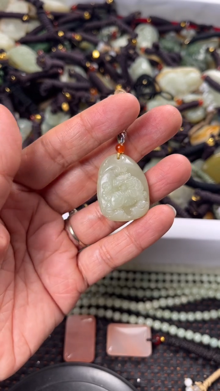 【闪购商品】和田玉颈饰未镶嵌多样性发货没有证书拍一发一有瑕