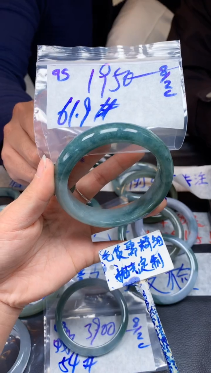 【闪购商品】定制翡翠未镶嵌95毛货需精细抛光手镯多样性拍一发一
