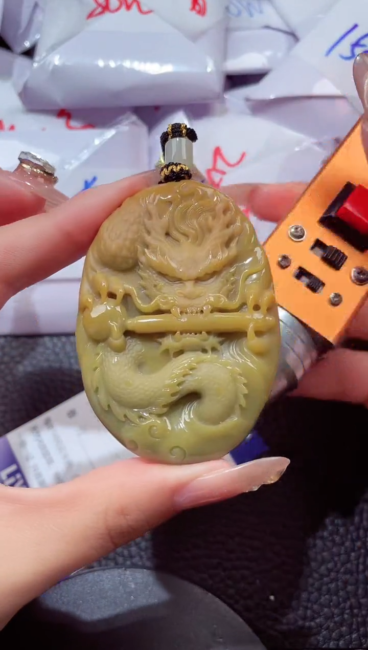 颈饰未镶嵌翡翠00000