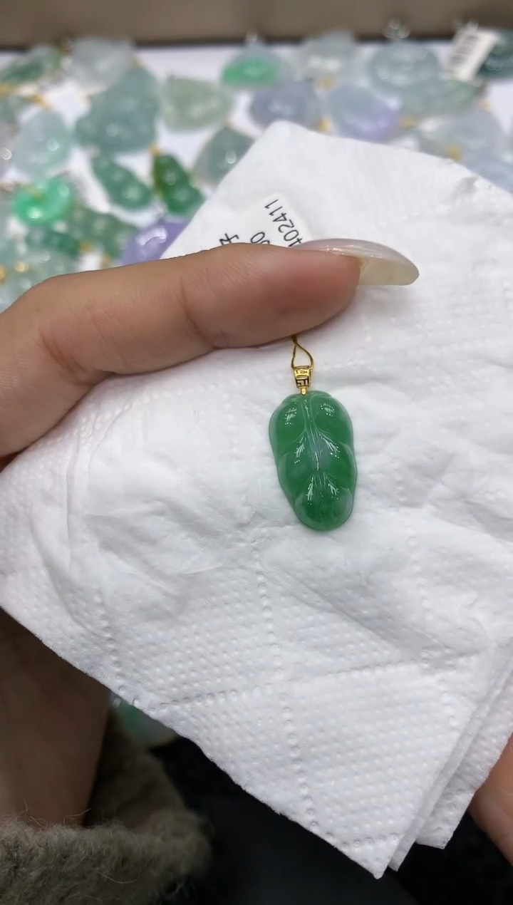 颈饰18K金镶嵌翡翠111111111111