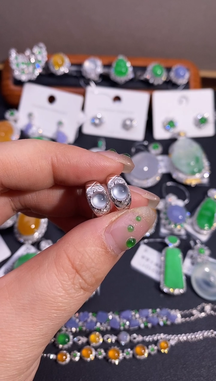 【闪购商品】翡翠耳饰18K金镶嵌耳饰