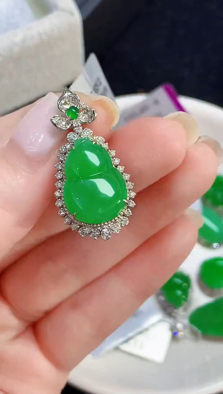 吊坠(不含链)18K金镶嵌翡翠LSR多样性发其一