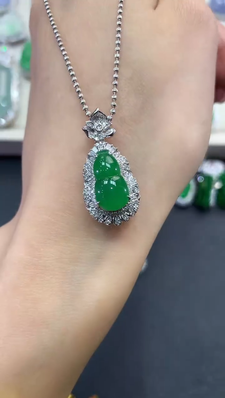 【闪购商品】翡翠吊坠(不含链)18K金镶嵌q177