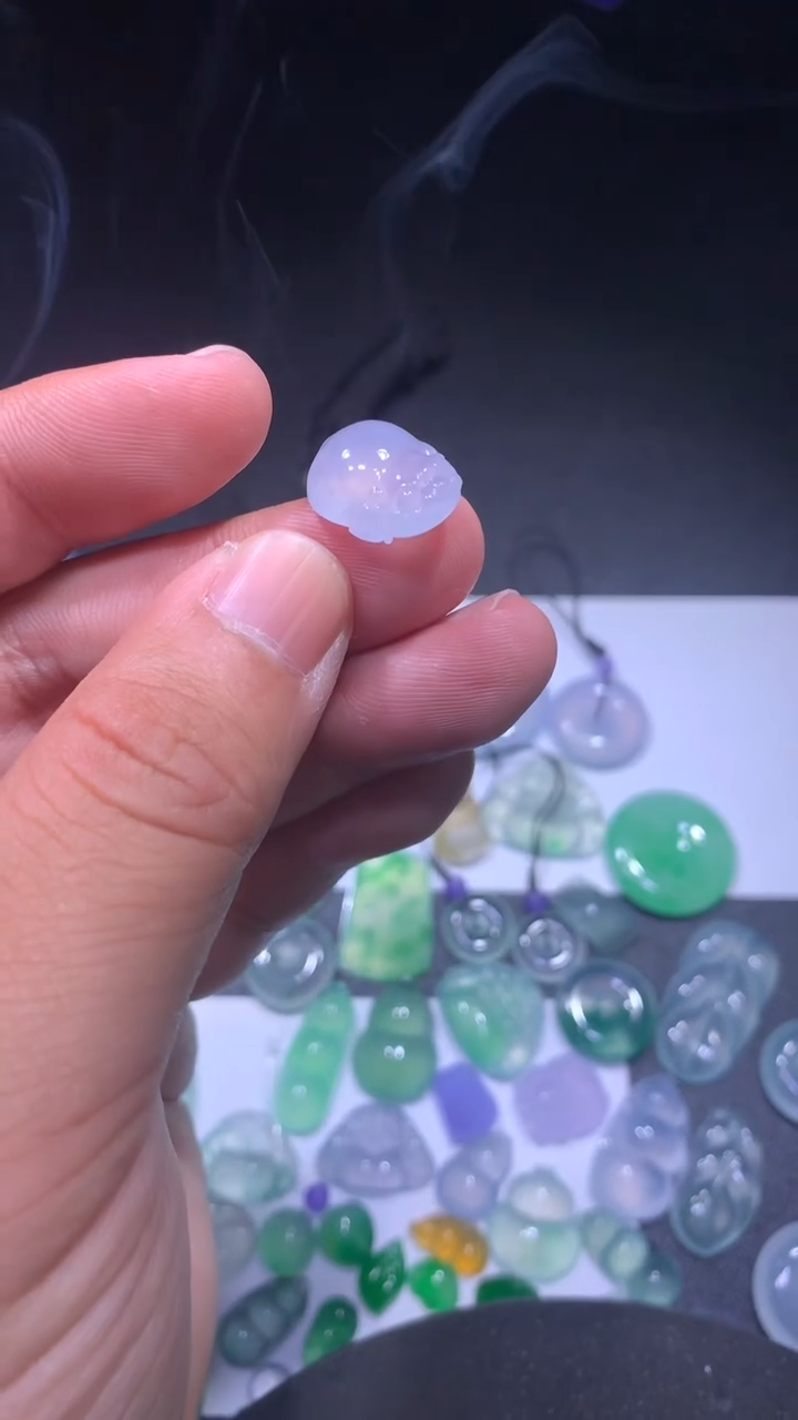 颈饰未镶嵌翡翠金蝉