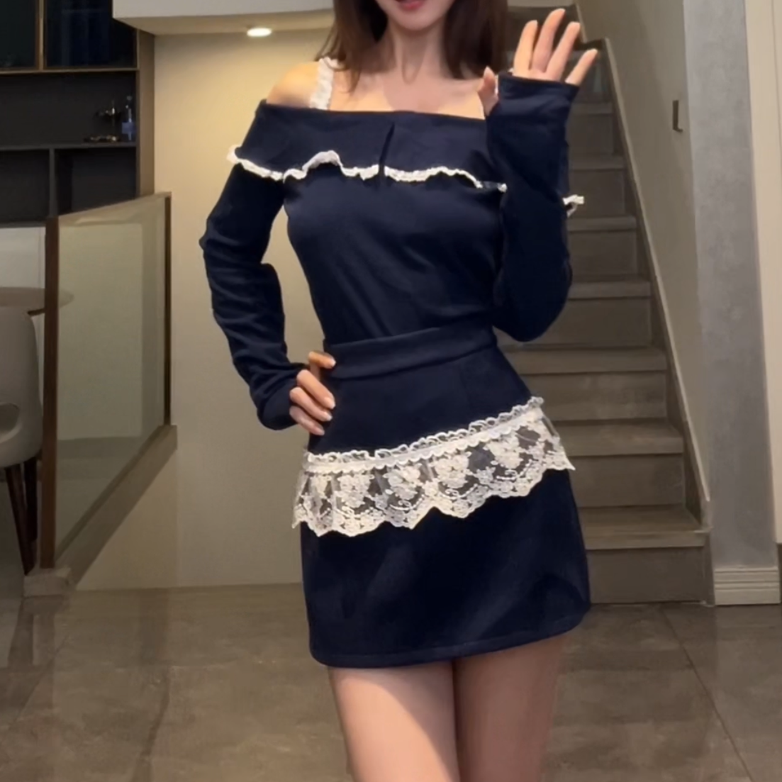 秋冬季新款纯欲设计感一字肩短款上衣蕾丝边半身裙套装