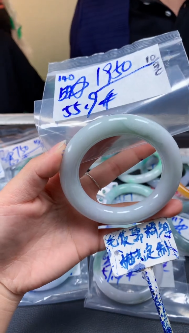 【闪购商品】定制翡翠未镶嵌140毛货需精细抛光手镯多样性拍一发一