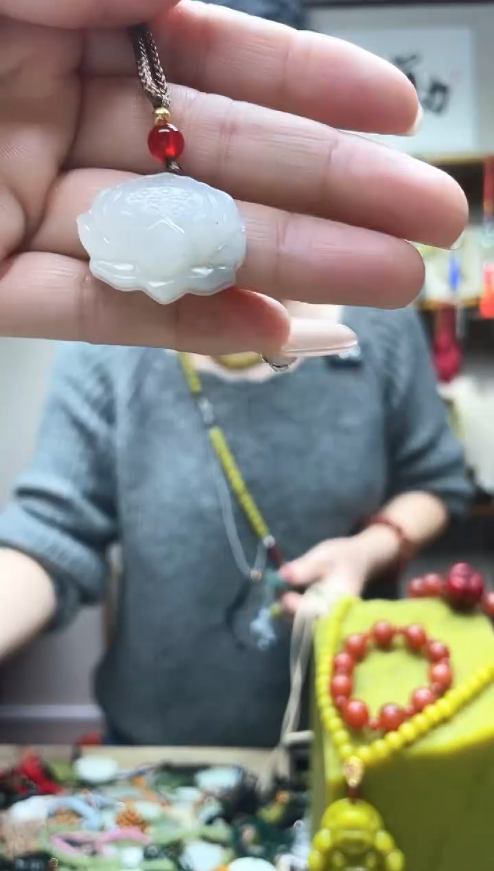 未镶嵌岫玉吊坠`