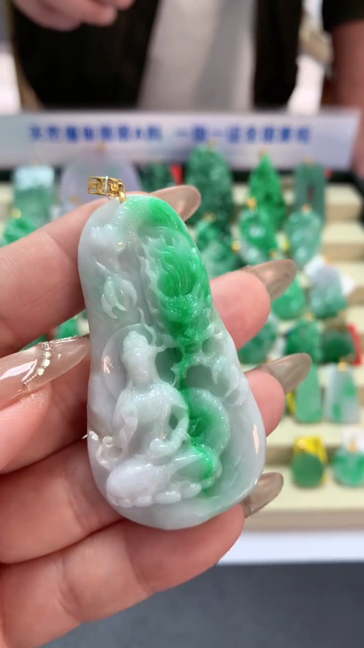 【闪购商品】翡翠吊坠(不含链)18K金镶嵌挂件