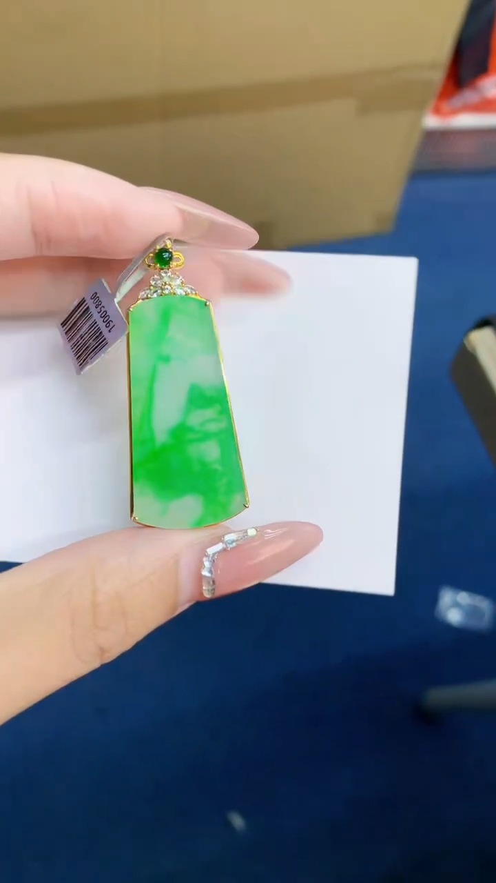 翡翠18K金镶嵌吊坠(不含链)我****?1