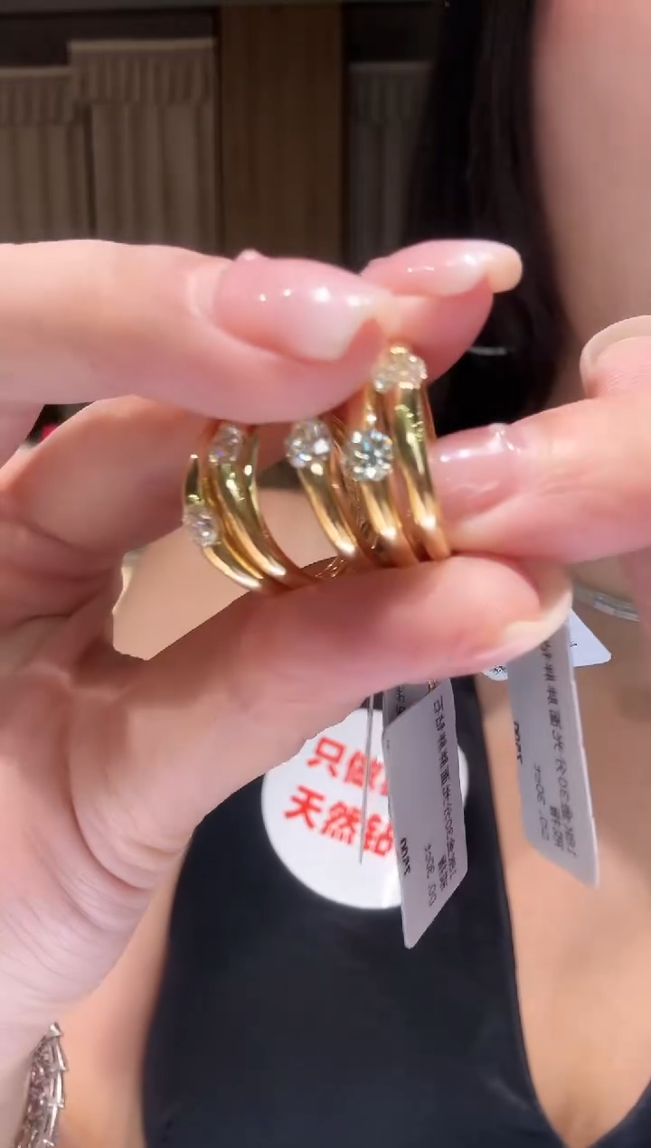 戒指18K金镶嵌钻石AY0168多样性发其一