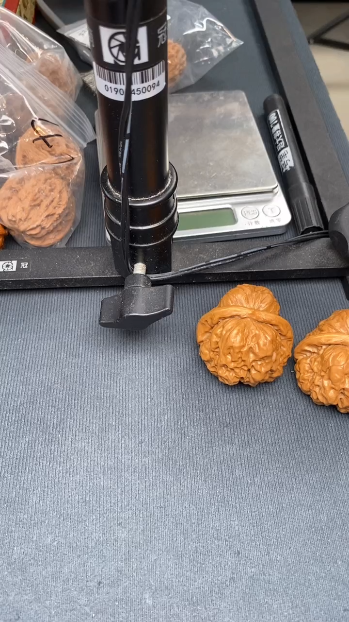 【闪购商品】文玩核桃把件蛤蟆头35左右（已打底）