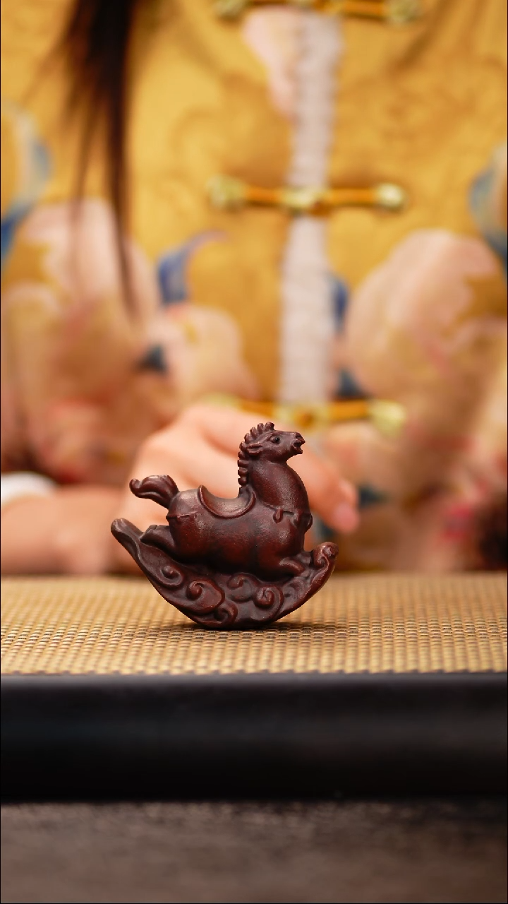 3小鱼大彬铁血红砂马踏祥云