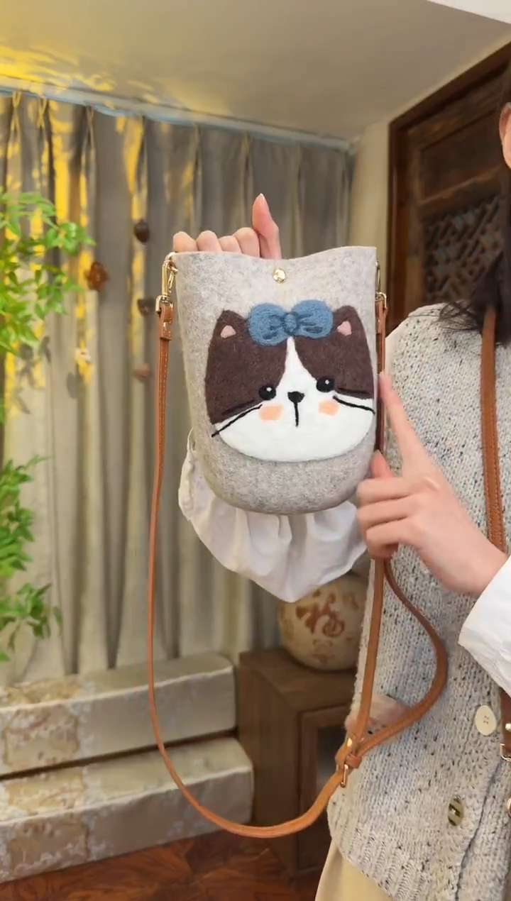 羊毛非遗羊毛毡包 手机包灰猫咪
