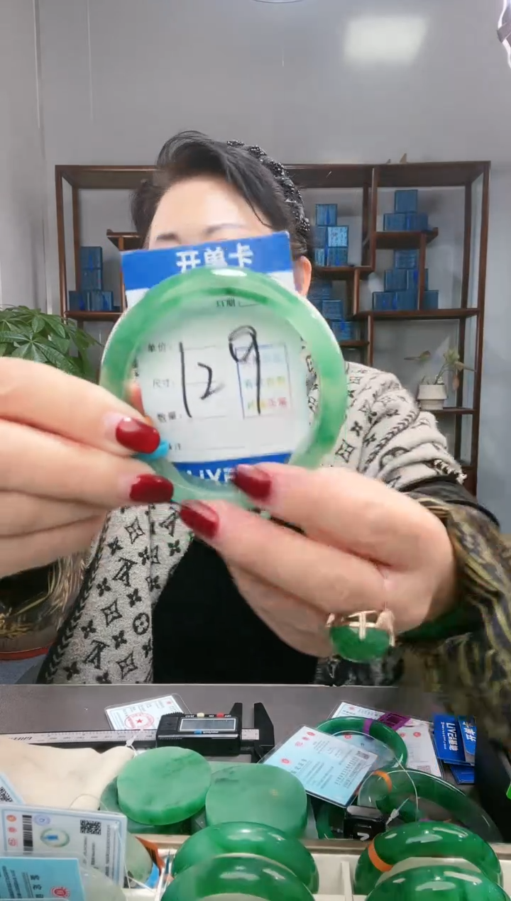 【闪购商品】石英质玉手镯未镶嵌非洲翠