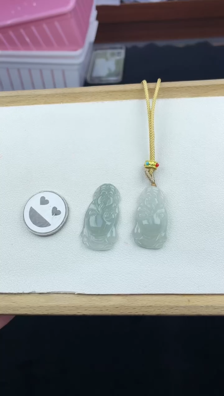 翡翠未镶嵌颈饰孤品5A209翡翠冰浅色小财神送同款绳子