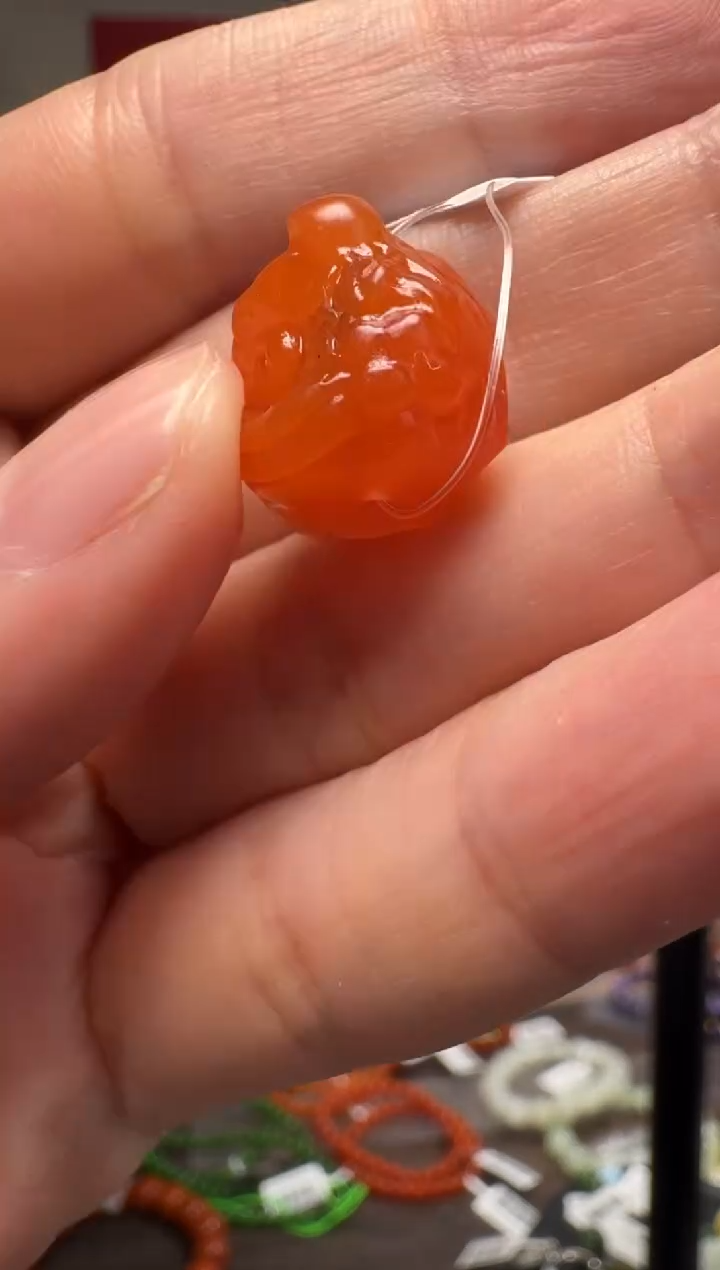 未镶嵌吊坠南红玛瑙南红醒狮雕刻件吊坠（通孔）