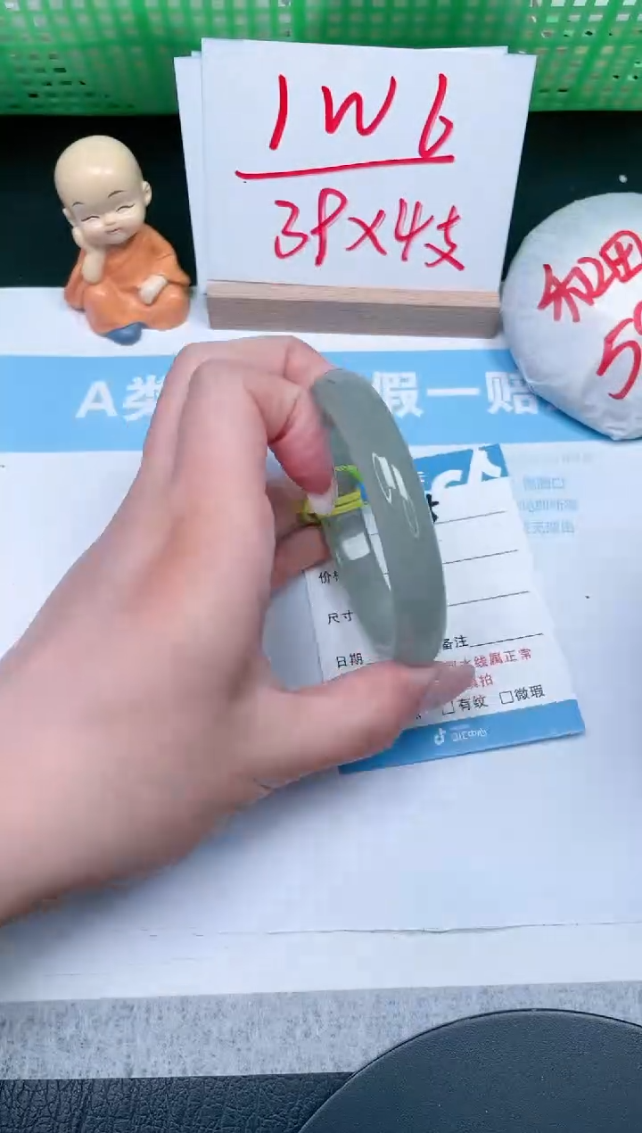 【闪购商品】石英质玉手镯未镶嵌165-59