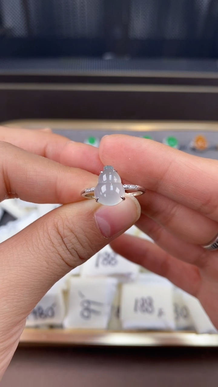 【闪购商品】翡翠戒指18K金镶嵌翡翠戒指