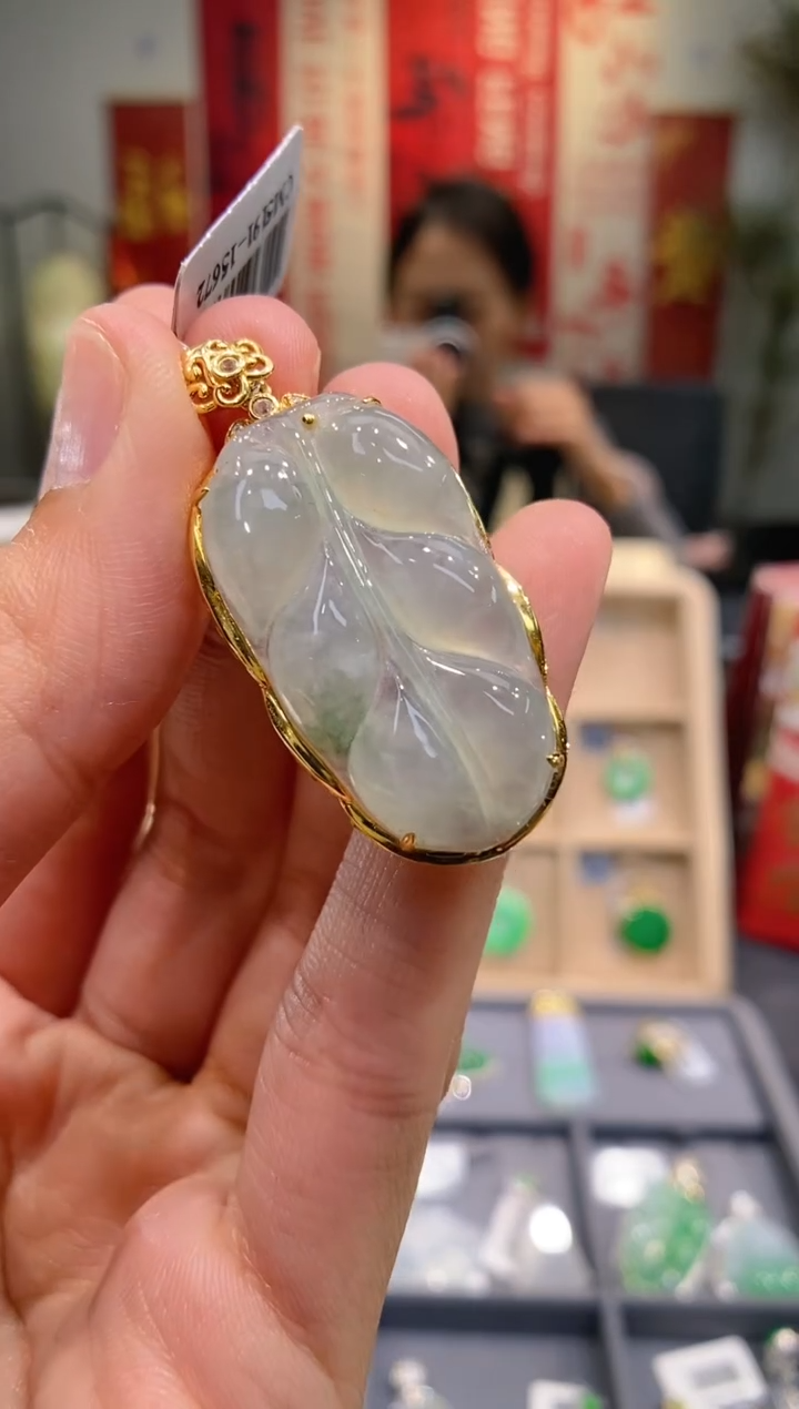 【闪购商品】翡翠吊坠(不含链)18K金镶嵌叶子