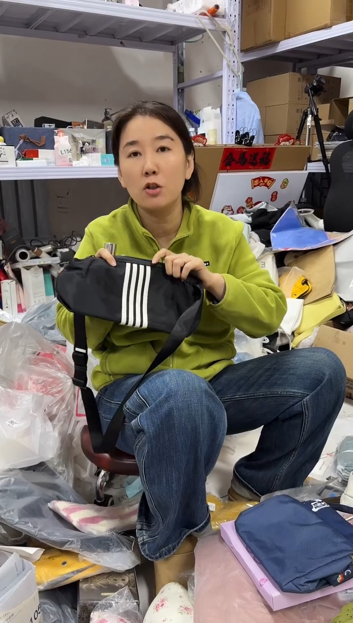 PVC点点小红心 没关注的关注一下主播 大白发一瓶