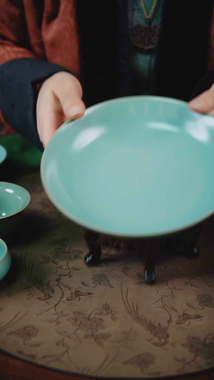 【闪购商品】杯116汝瓷纯手工外刻莲瓣盘（微微不完美）