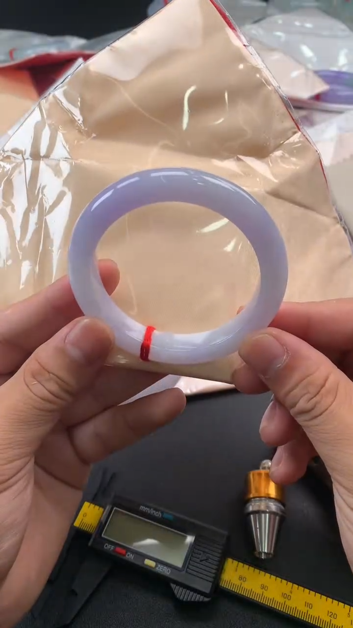 翡翠手镯未镶嵌手镯