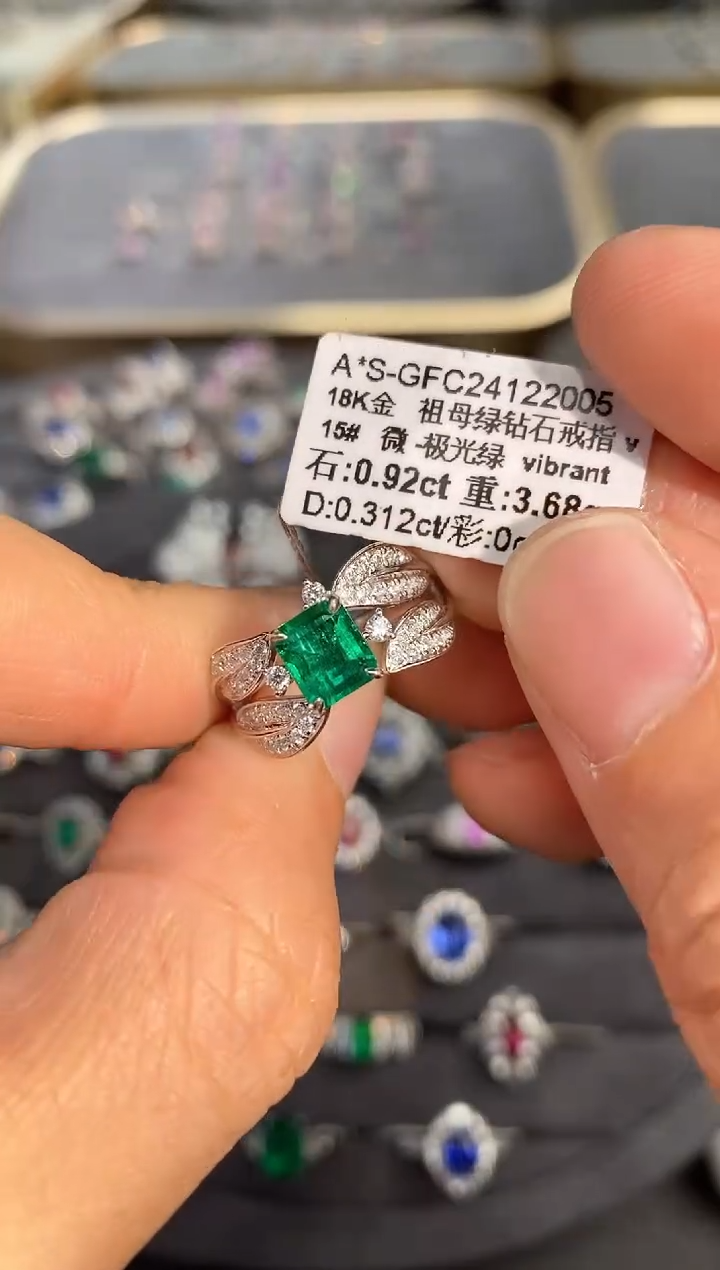 【闪购商品】祖母绿戒指18K金镶嵌0.92ct/新年开工价