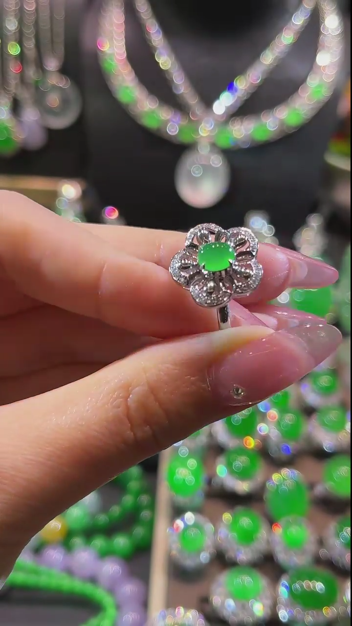 翡翠戒指18K金镶嵌戒指