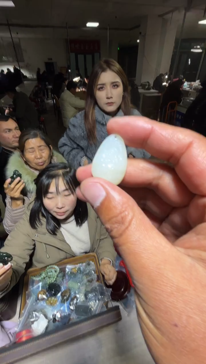 未镶嵌和田玉（糖玉）挂件和田玉