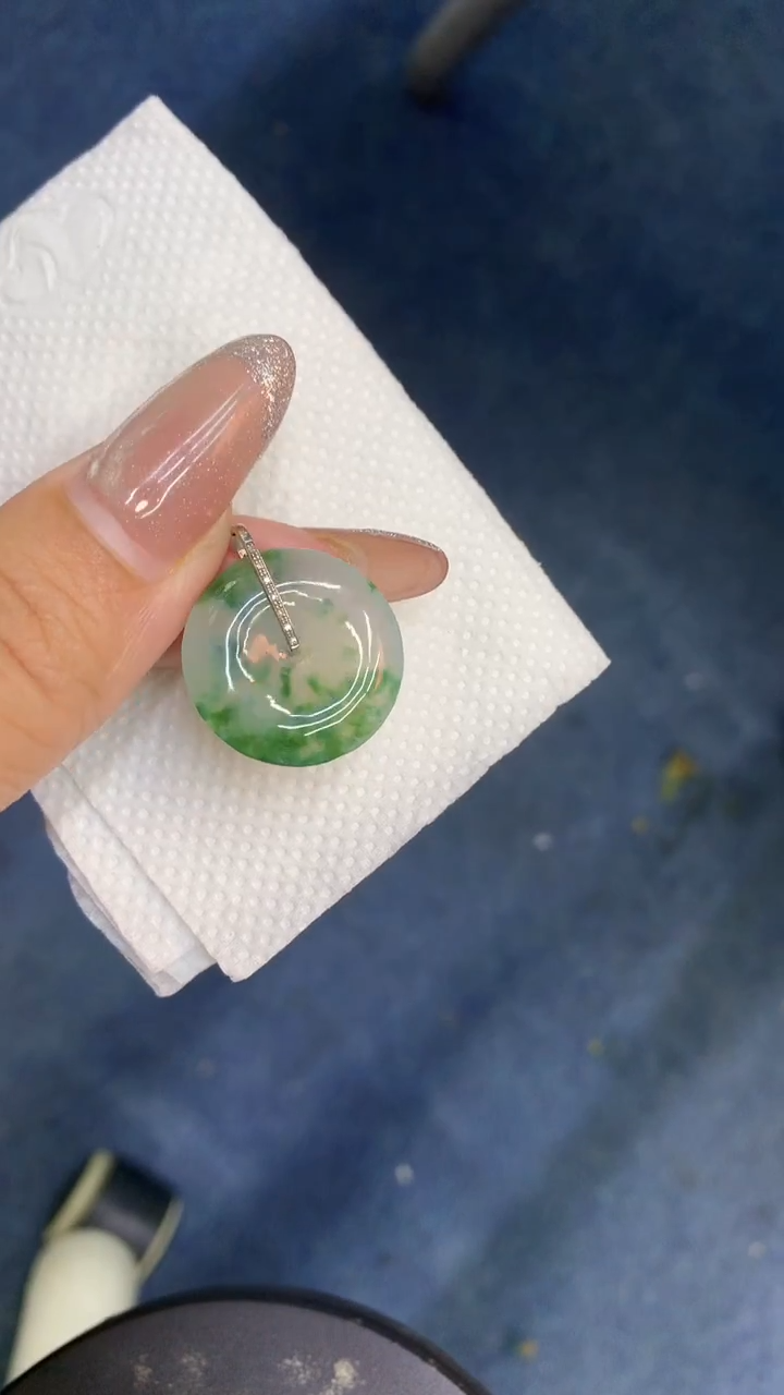 颈饰18K金镶嵌翡翠1