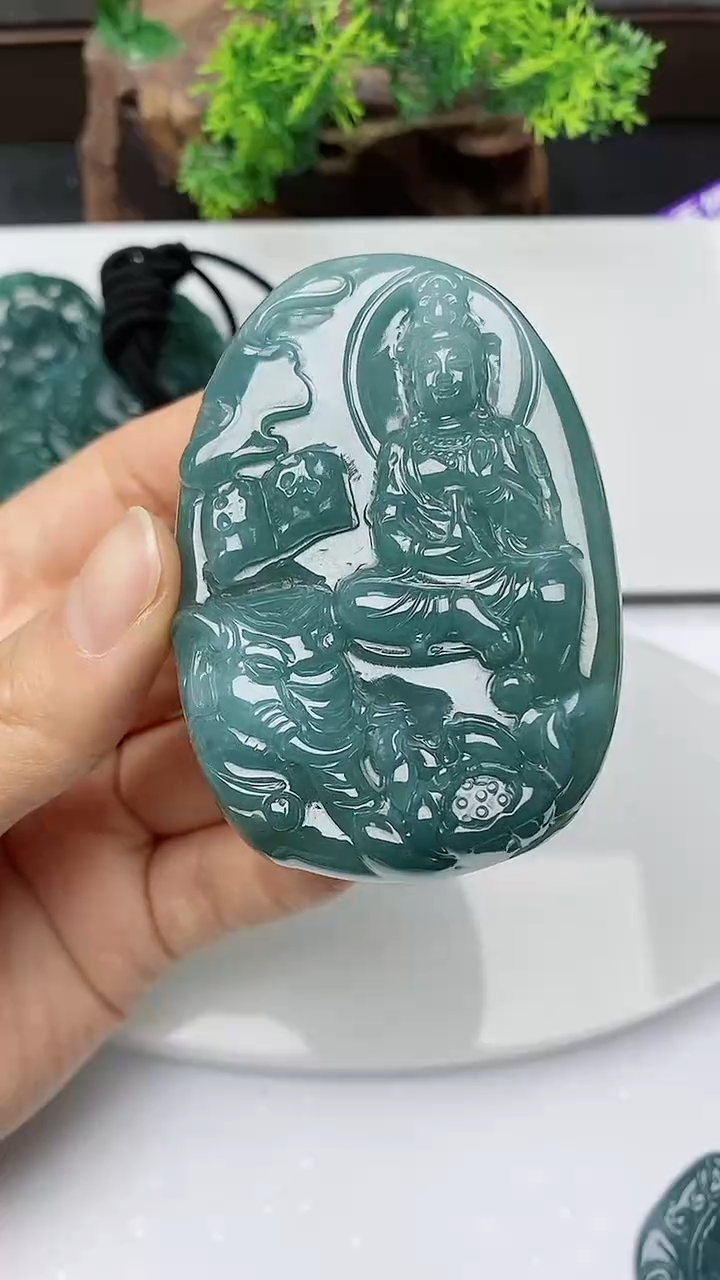 【闪购商品】翡翠颈饰未镶嵌         