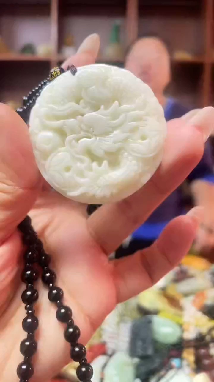 未镶嵌蛇纹石玉吊坠     