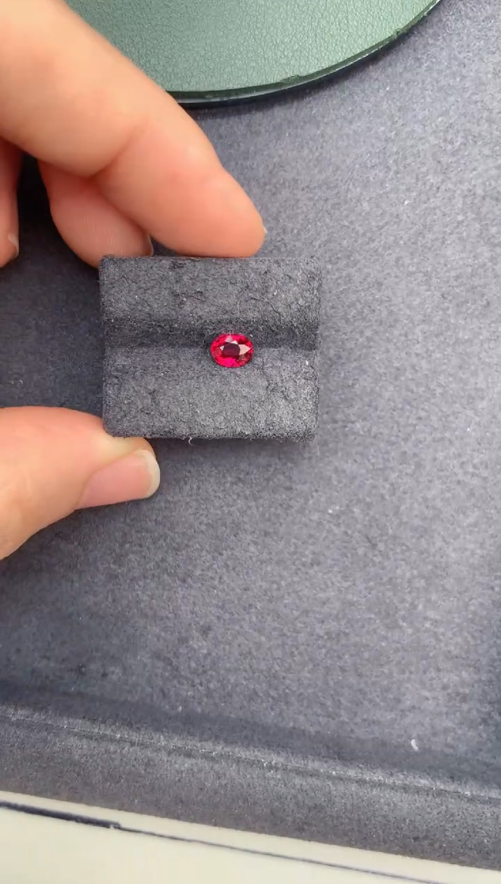 裸石未镶嵌红宝石70分鸽血红  0200