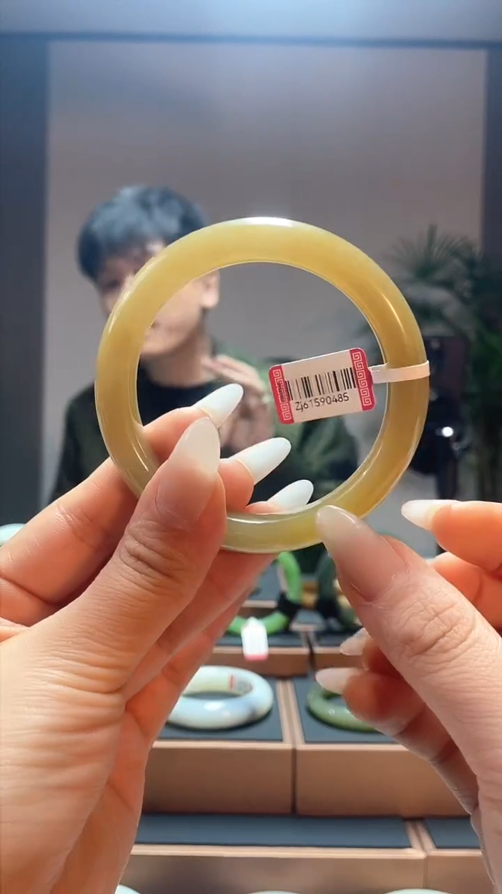 【闪购商品】和田玉手镯未镶嵌60黄金糖61590485