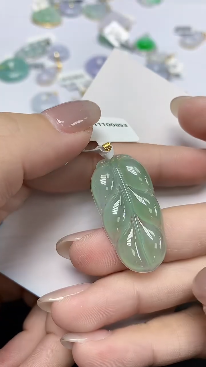 翡翠18K金镶嵌颈饰天然缅甸翡翠A货